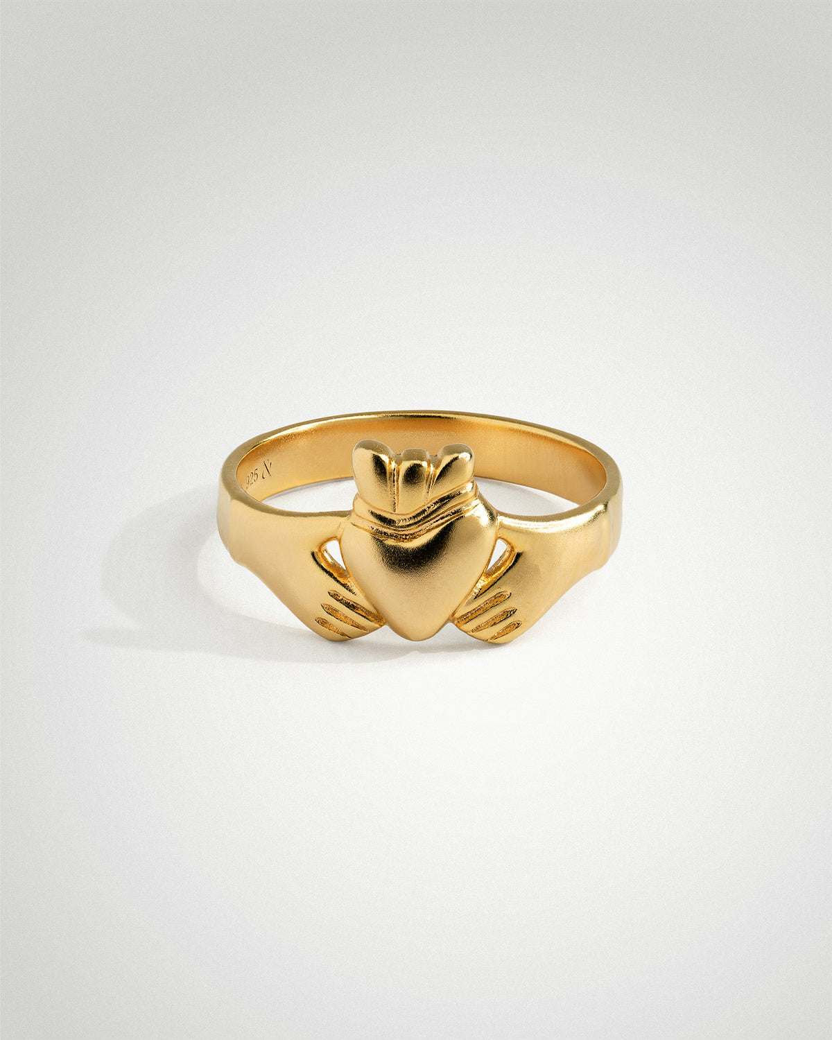 18k gold-plated Claddagh ring by Lines &amp; Current