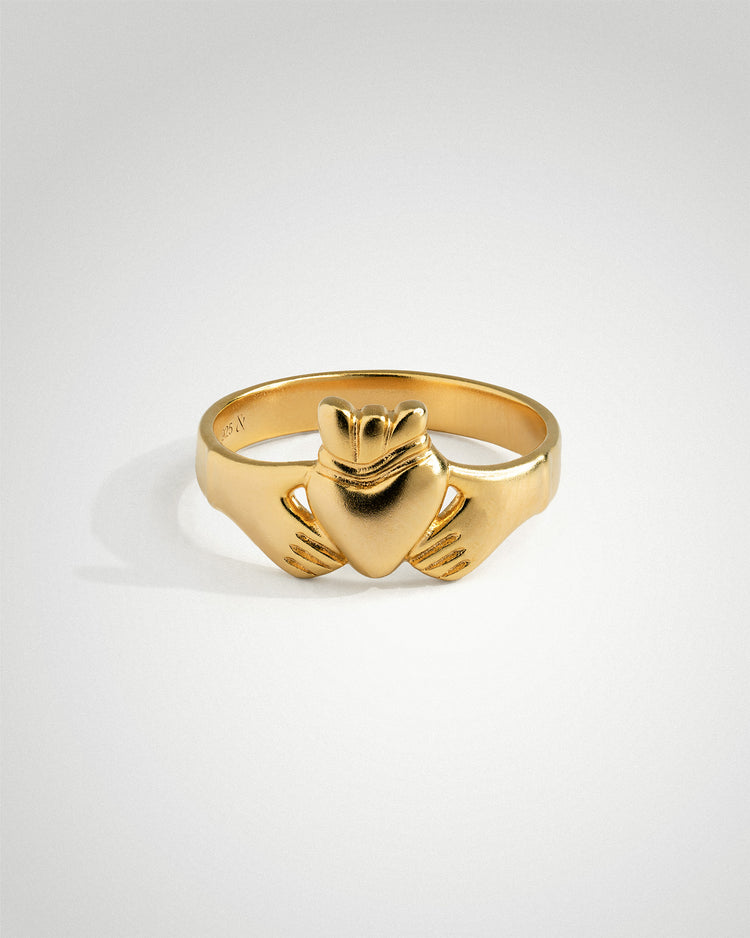 18k gold-plated Claddagh ring by Lines & Current