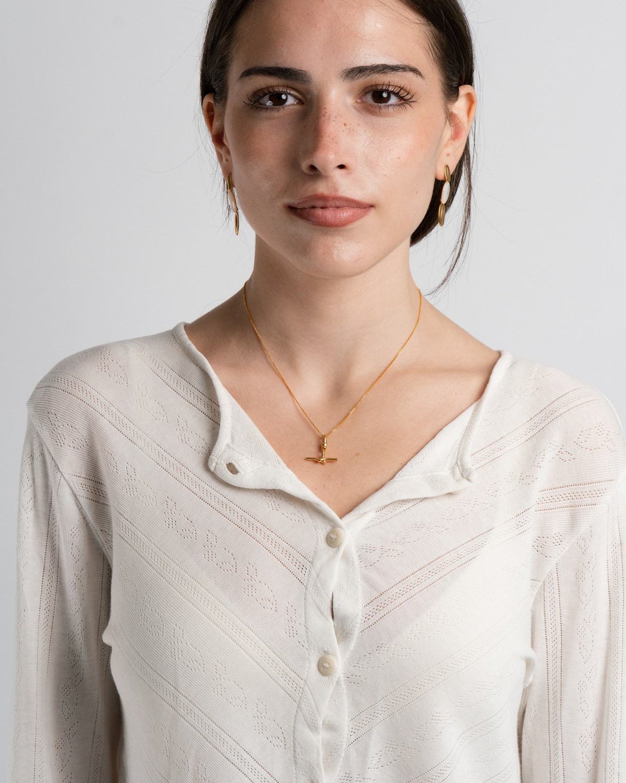 Woman wearing a 18k gold plated Tabitha T bar necklace