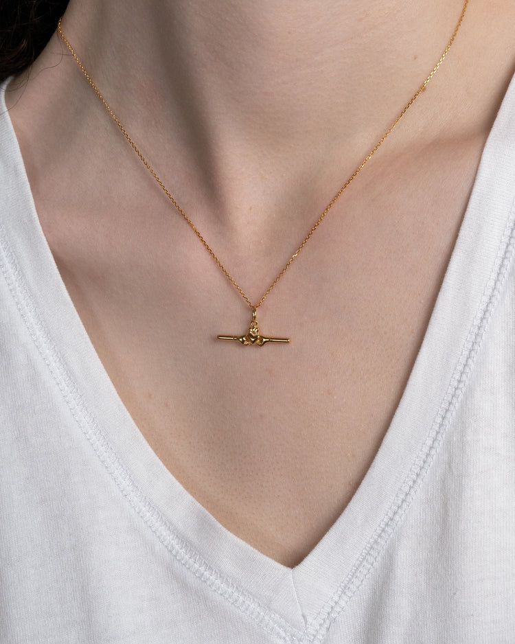 18k gold-plated Claddagh bar necklace by Lines & Current
