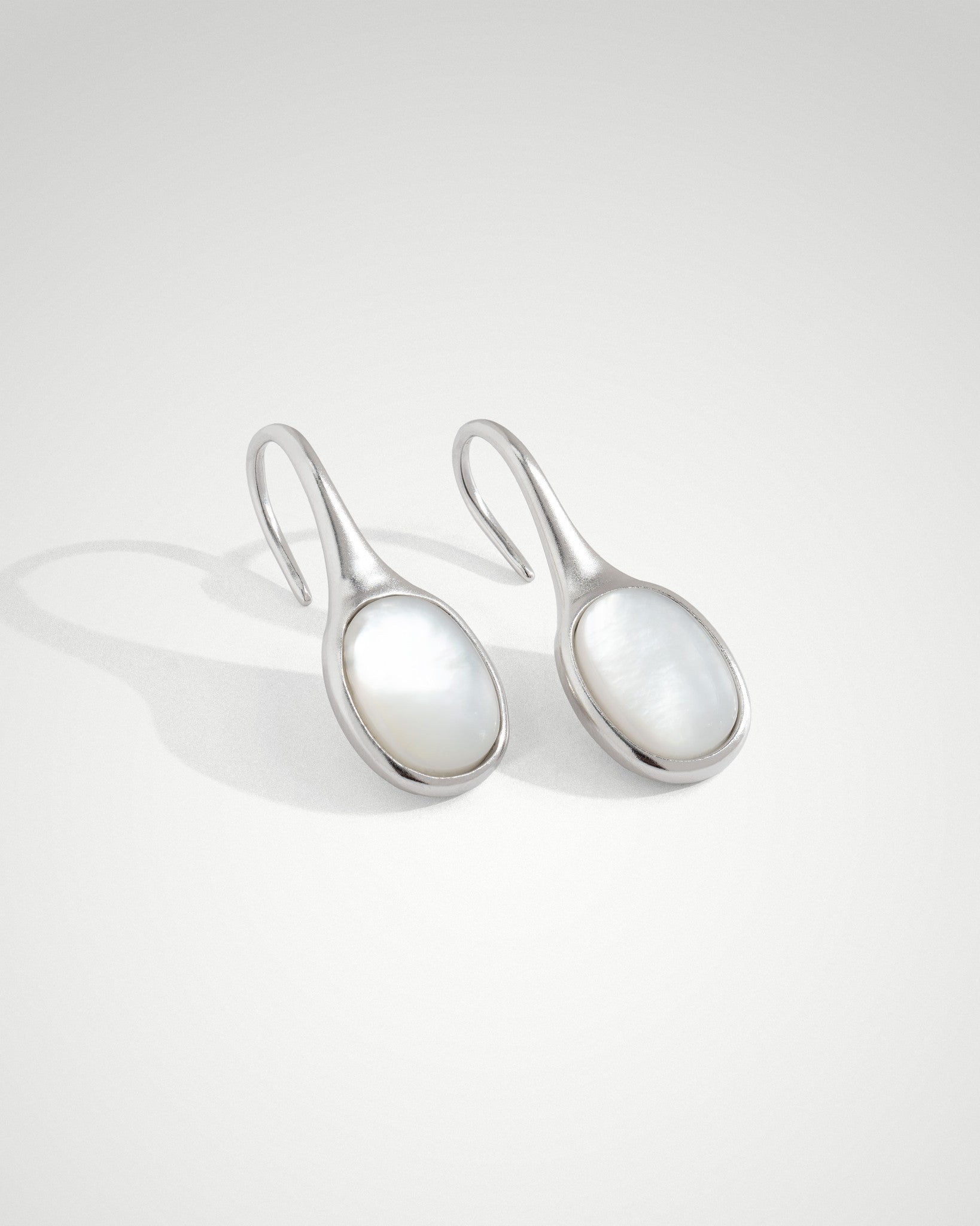 Sigrid drop earrings, smooth shell oval on 20mm hook, rhodium or 18k gold plating.