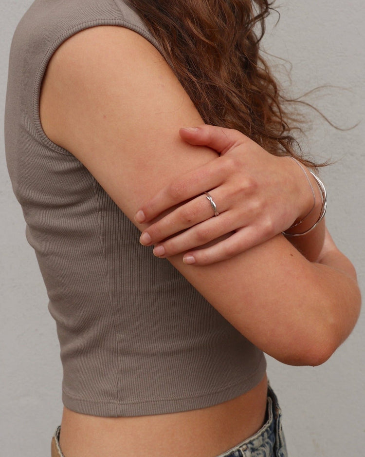 'Bobbie' Cross Over Ring