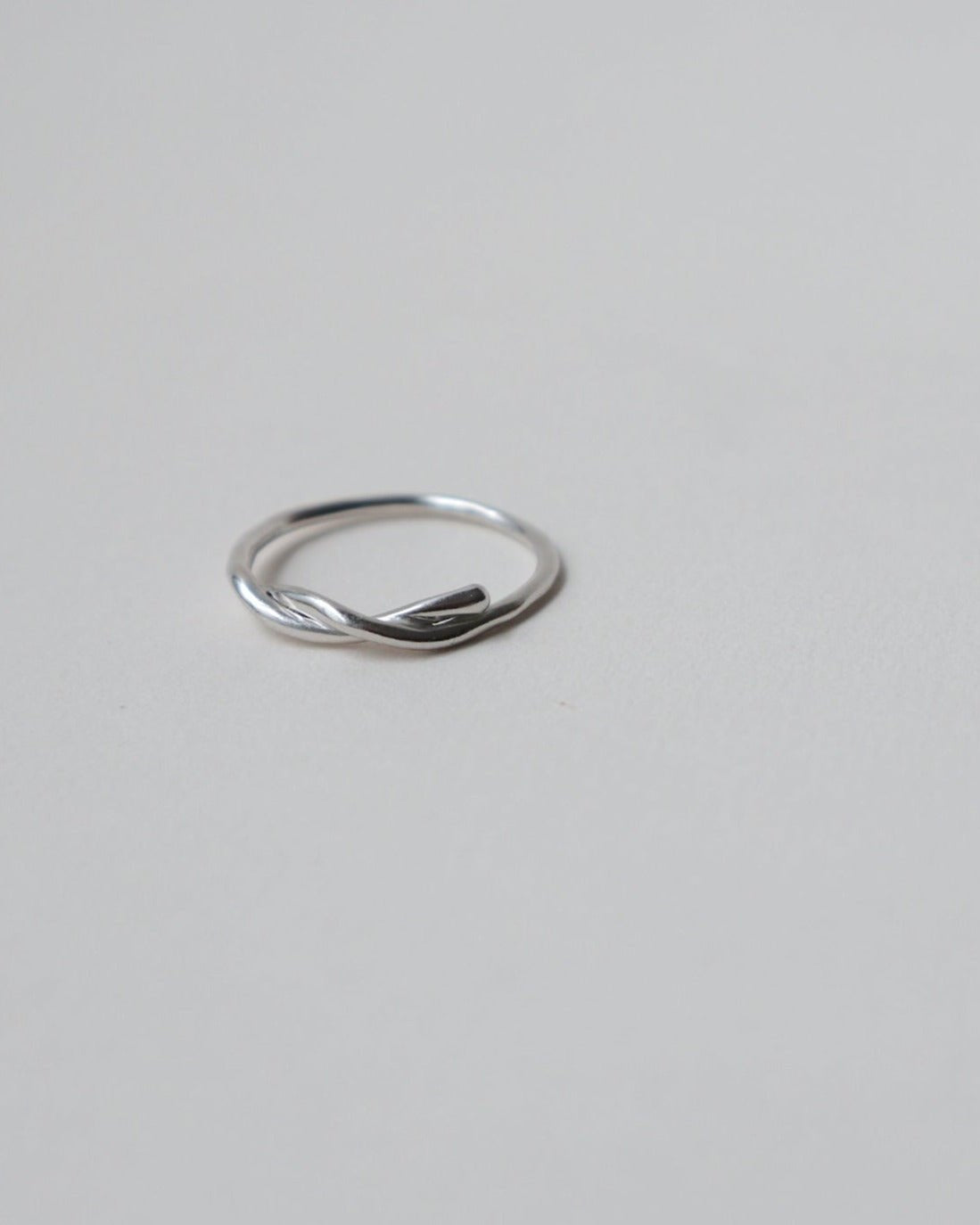 'Bobbie' Cross Over Ring
