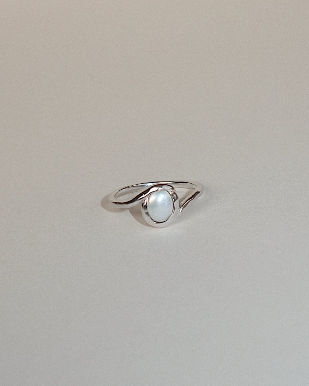 Ellie Pearl Wave Ring