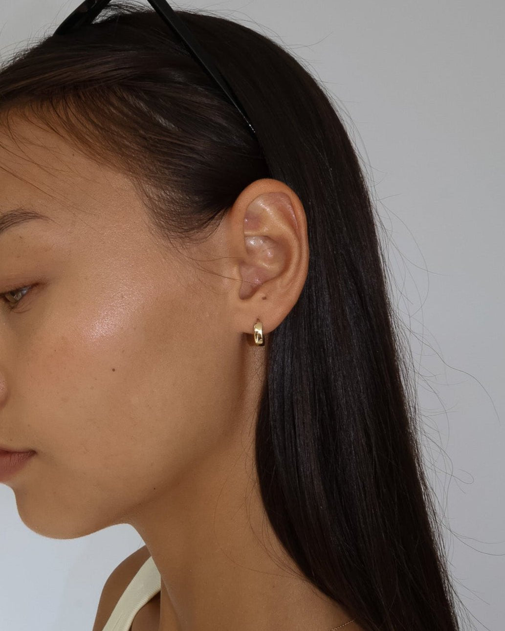 &#39;Finch&#39; 9k Huggie Hoop Earrings - Lines &amp; Current