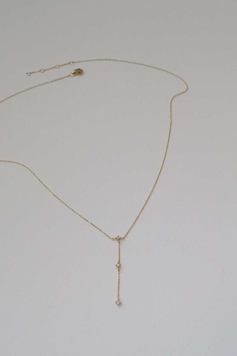 &#39;Lisse&#39; 9k Diamond Lariat Necklace - Lines &amp; Current