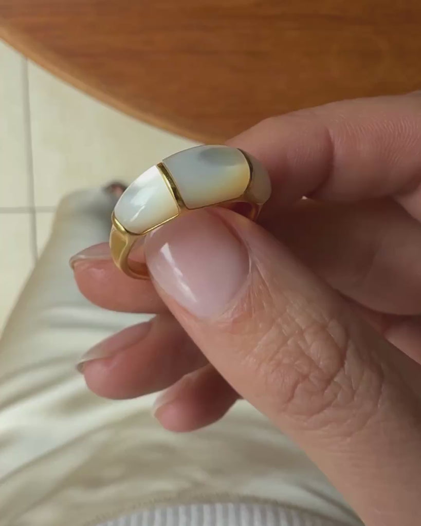 Sigrid dome ring in motion, gold
