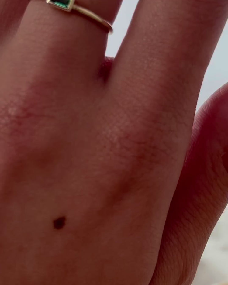 'Estée' 9K Emerald Ring - Lines & Current