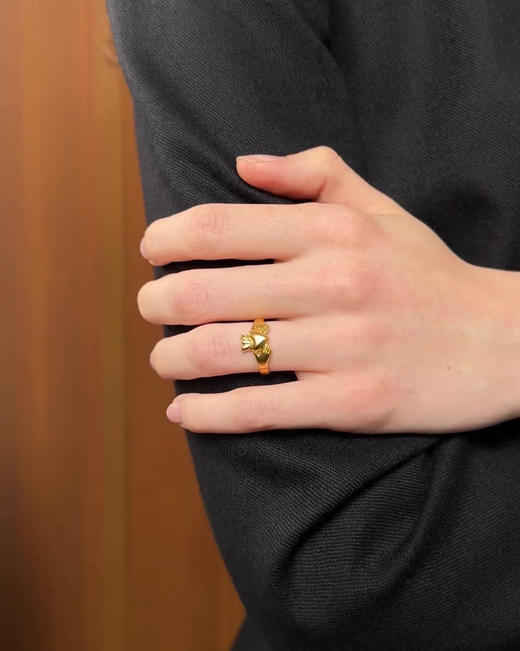 18k gold-plated Claddagh ring by Lines & Current