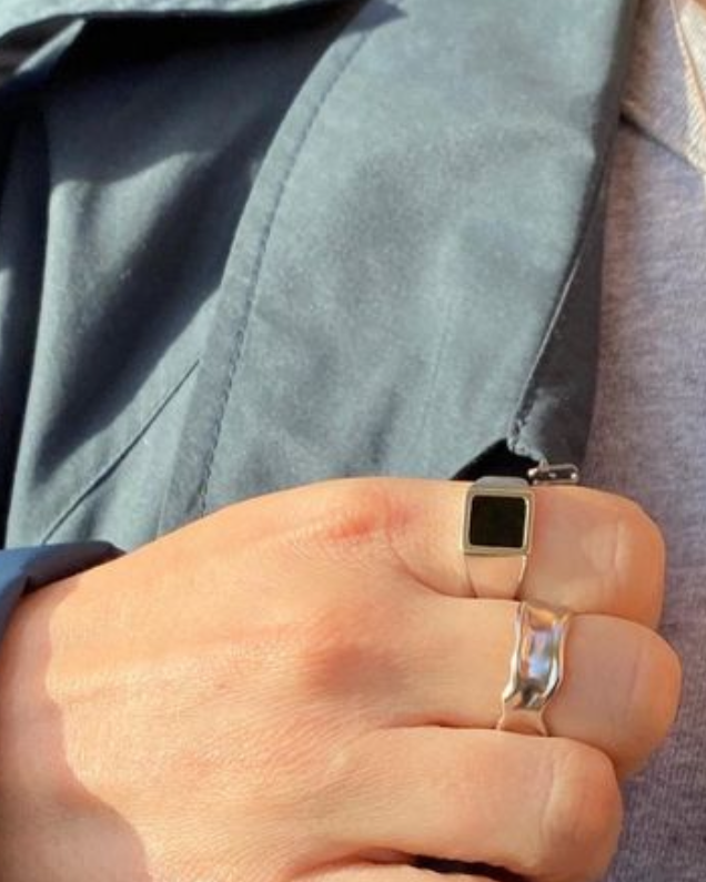 Dark 'Marlowe' Signet Ring