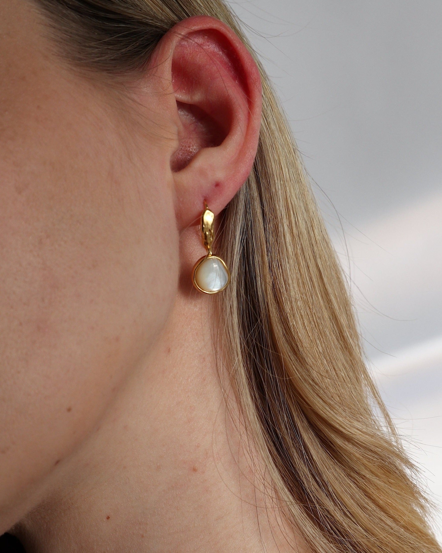 'Sigrid' Shell Drop Earrings